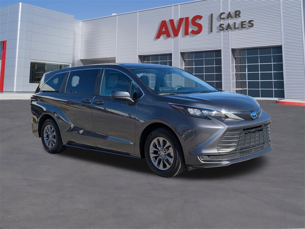 Thumbnail: 2025 Toyota Sienna - 3