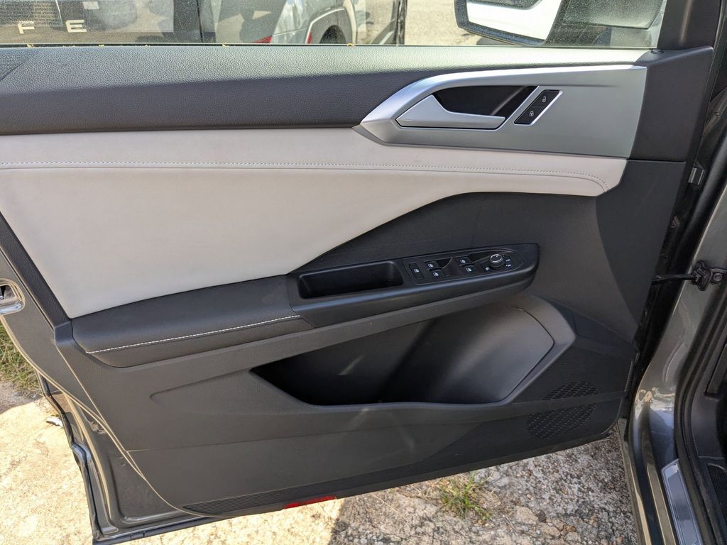 Thumbnail: 2025 Volkswagen Taos - 11