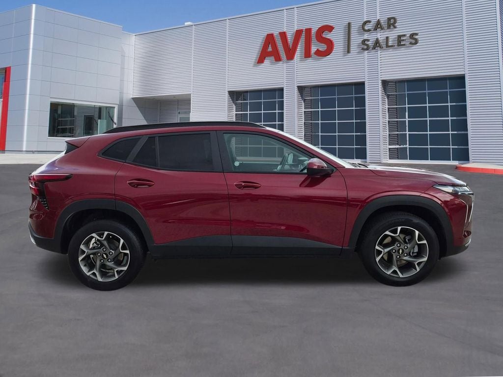 Thumbnail: 2025 Chevrolet Trax - 5