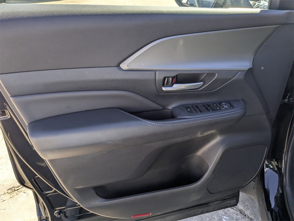 Thumbnail: 2025 Toyota Grand Highlander - 11