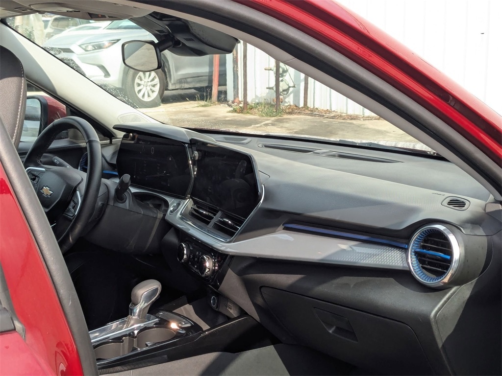 Thumbnail: 2025 Chevrolet Trax - 30