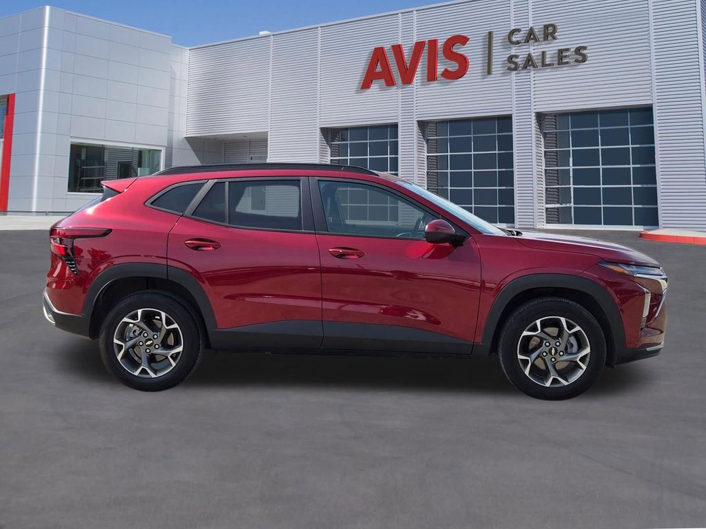 Thumbnail: 2025 Chevrolet Trax - 5