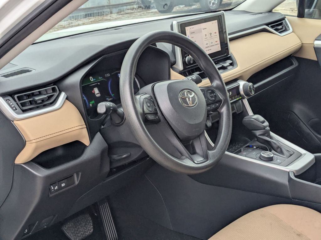 Thumbnail: 2025 Toyota RAV4 - 11