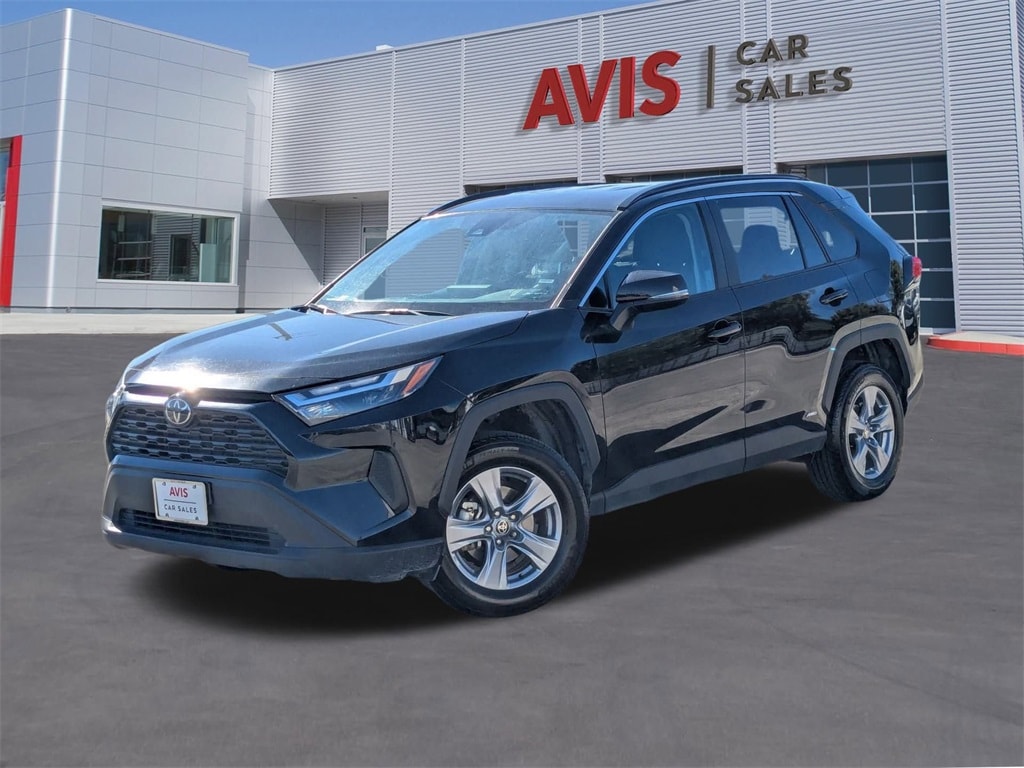 2025 Toyota RAV4 XLE's photo