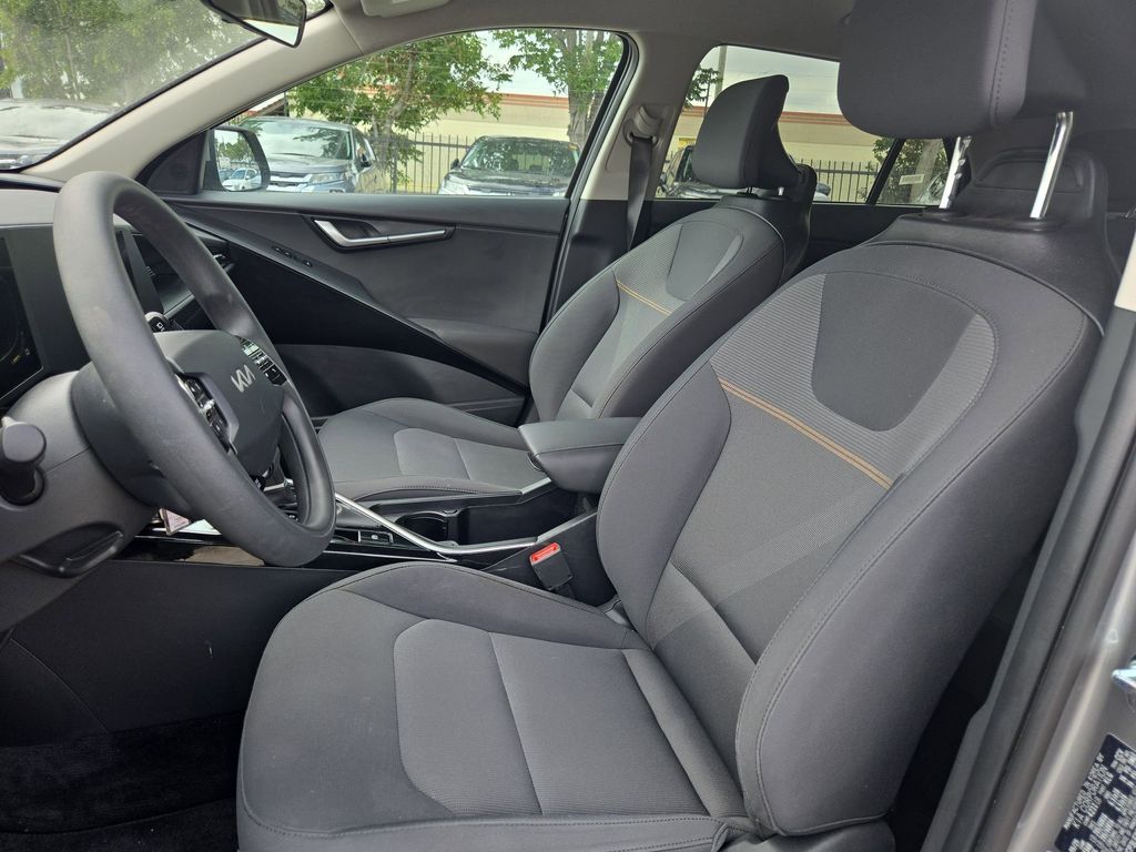 Thumbnail: 2025 Kia Niro - 24
