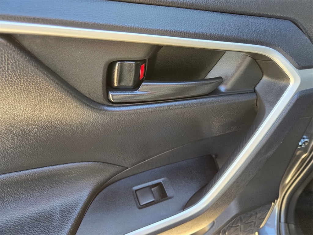 Thumbnail: 2025 Toyota RAV4 - 27