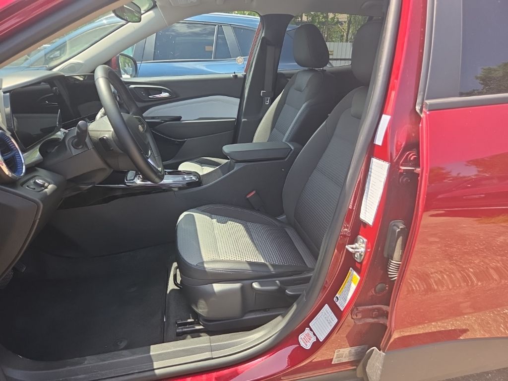 Thumbnail: 2025 Chevrolet Trax - 3