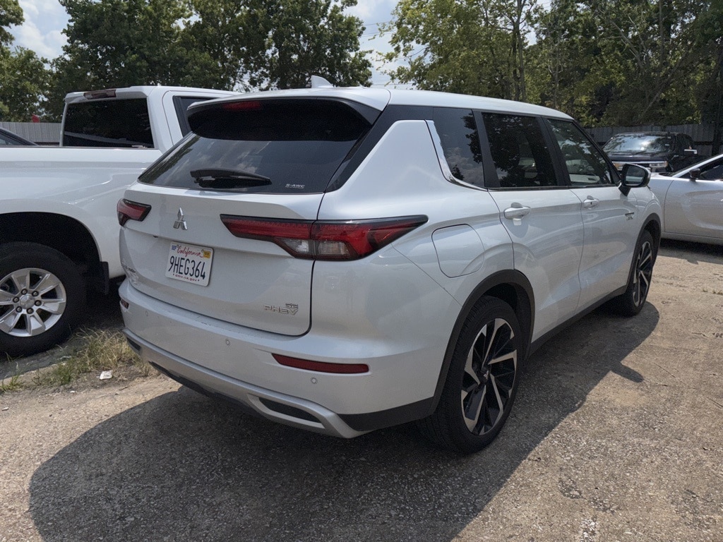 Thumbnail: 2023 Mitsubishi Outlander - 4