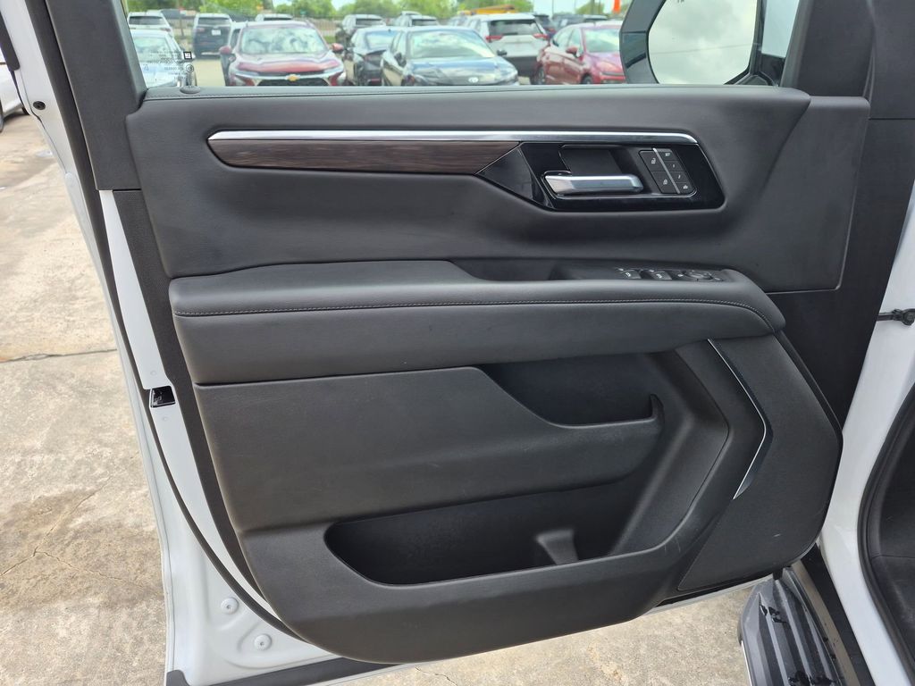 Thumbnail: 2025 Chevrolet Tahoe - 11