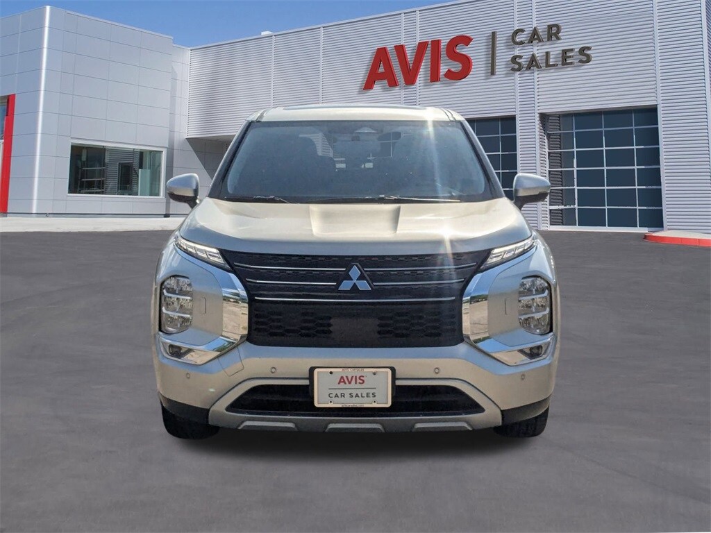 2023 Mitsubishi Outlander PHEV SE photo 2
