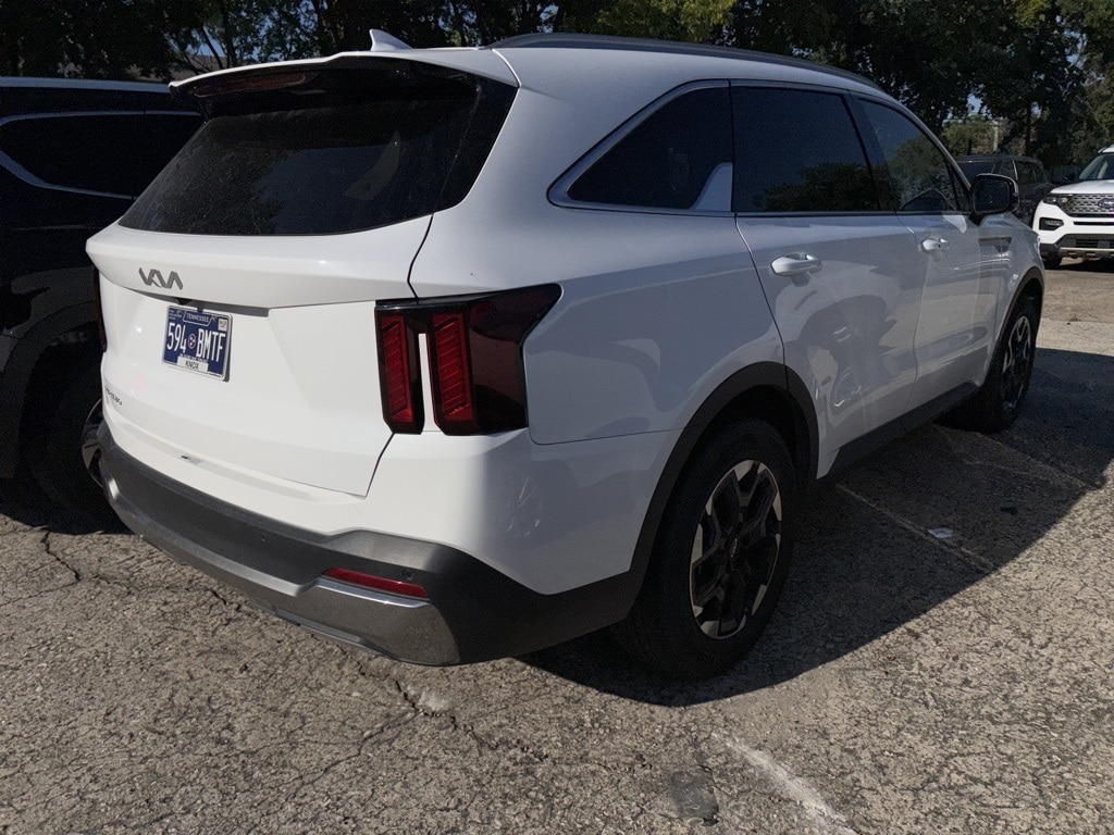 Thumbnail: 2024 Kia Sorento - 4