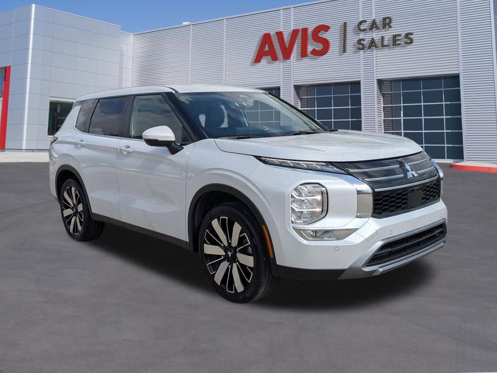 Thumbnail: 2025 Mitsubishi Outlander - 3