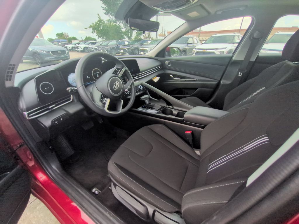 Thumbnail: 2025 Hyundai Elantra - 15