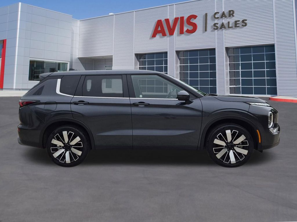 Thumbnail: 2025 Mitsubishi Outlander - 5