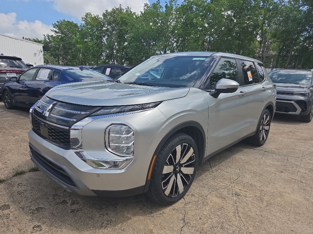 2025 Mitsubishi Outlander SE 2WD's photo