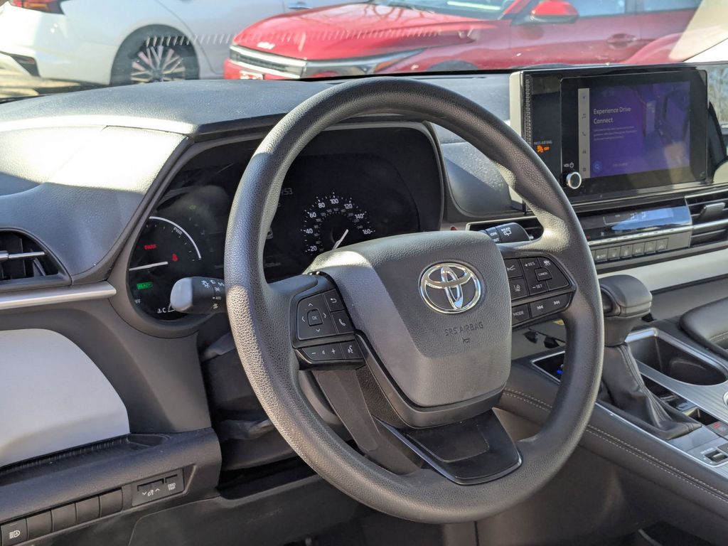 Thumbnail: 2025 Toyota Sienna - 15