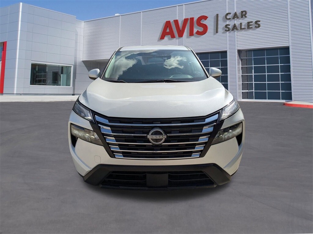 2024 Nissan Rogue SV photo 2