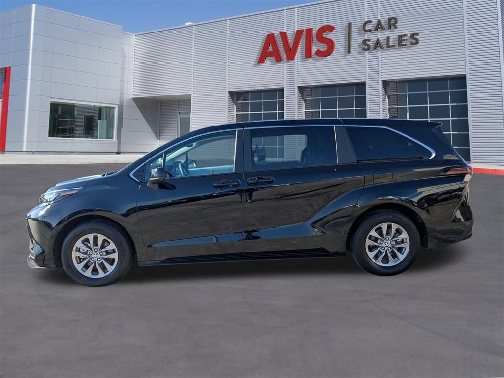 Thumbnail: 2025 Toyota Sienna - 10