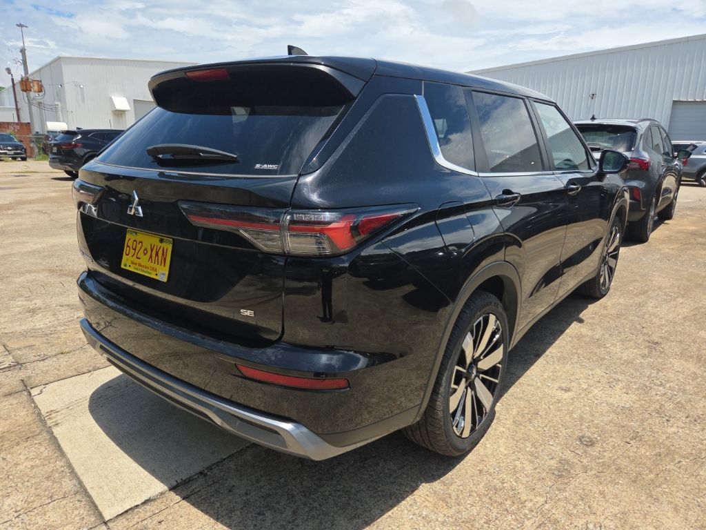 Thumbnail: 2025 Mitsubishi Outlander - 9