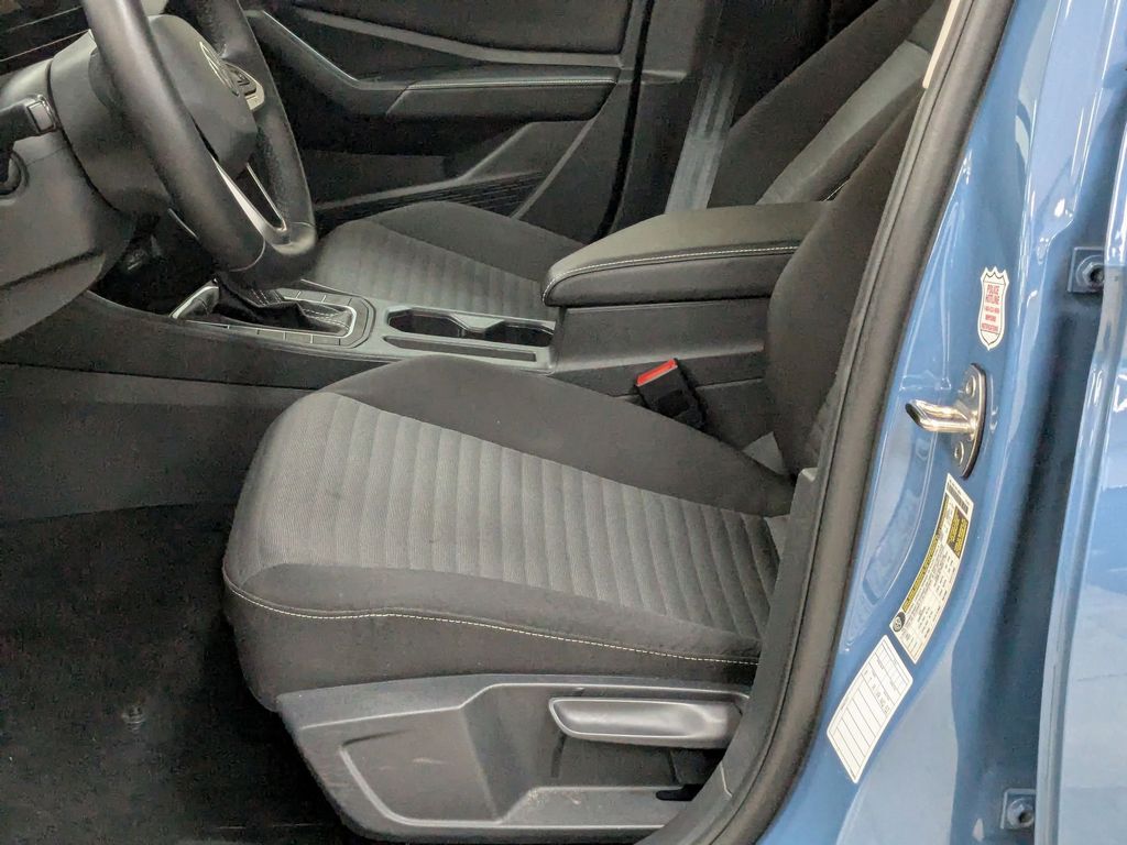 Thumbnail: 2025 Volkswagen Jetta - 22