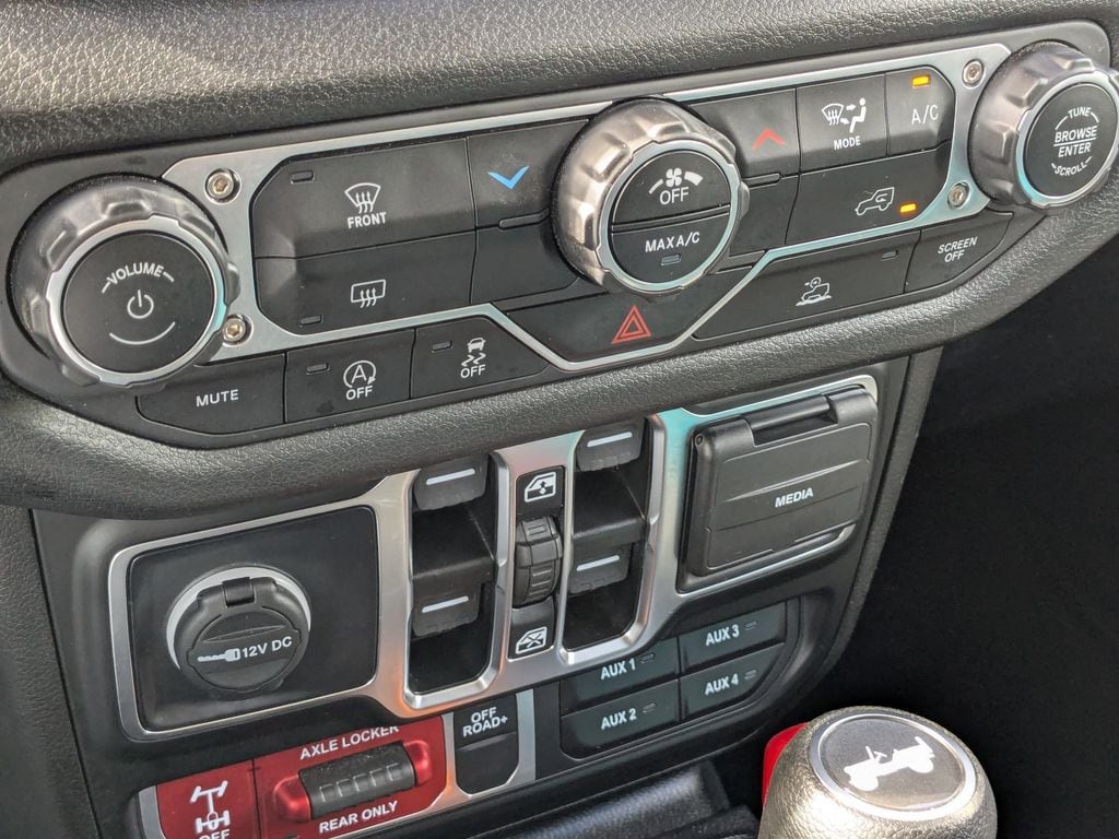 Thumbnail: 2025 Jeep Wrangler - 22