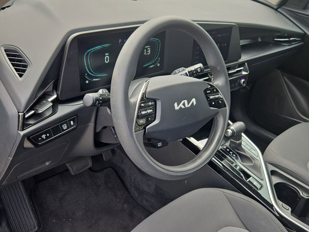 Thumbnail: 2025 Kia Niro - 15