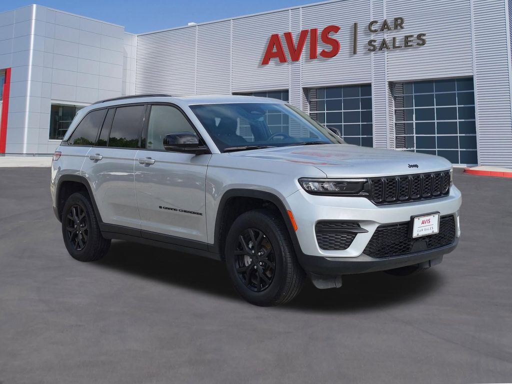 Thumbnail: 2025 Jeep Grand Cherokee - 3