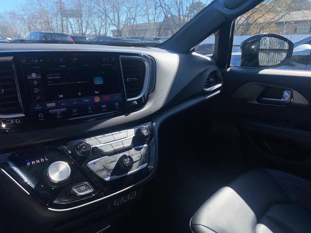 Thumbnail: 2025 Chrysler Pacifica - 8