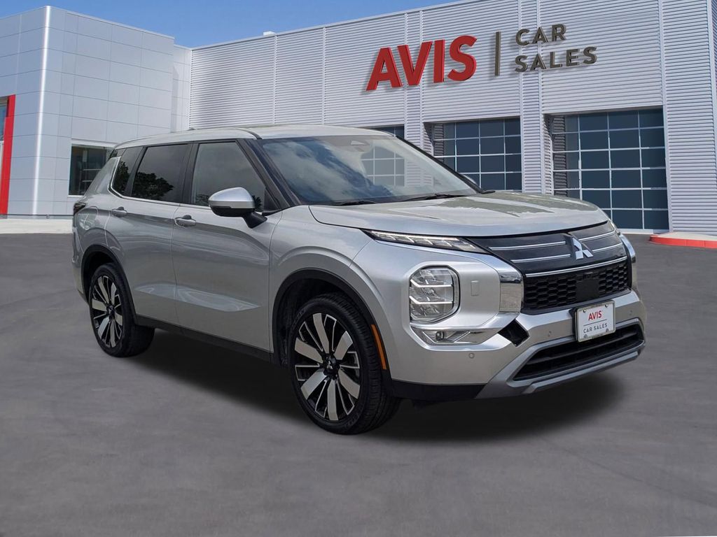 Thumbnail: 2025 Mitsubishi Outlander - 3