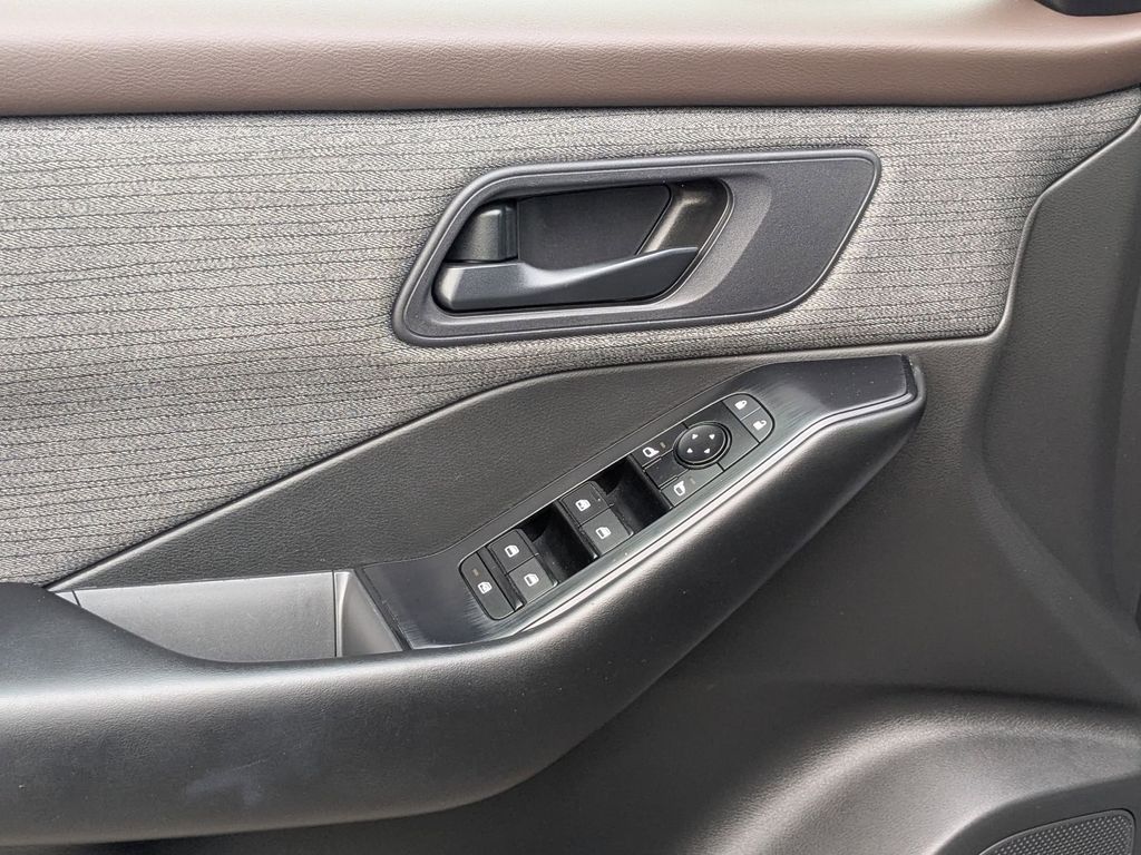 Thumbnail: 2023 Nissan Rogue - 13