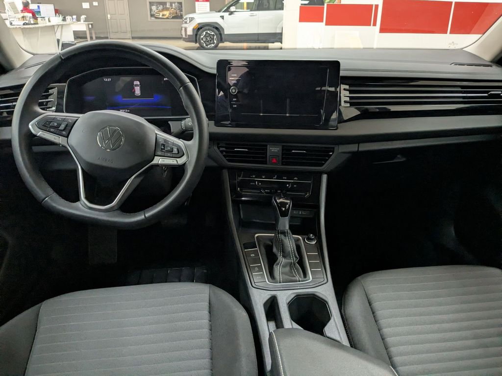 Thumbnail: 2025 Volkswagen Jetta - 25