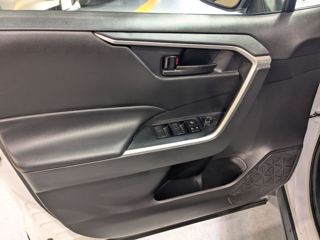 Thumbnail: 2025 Toyota RAV4 - 11