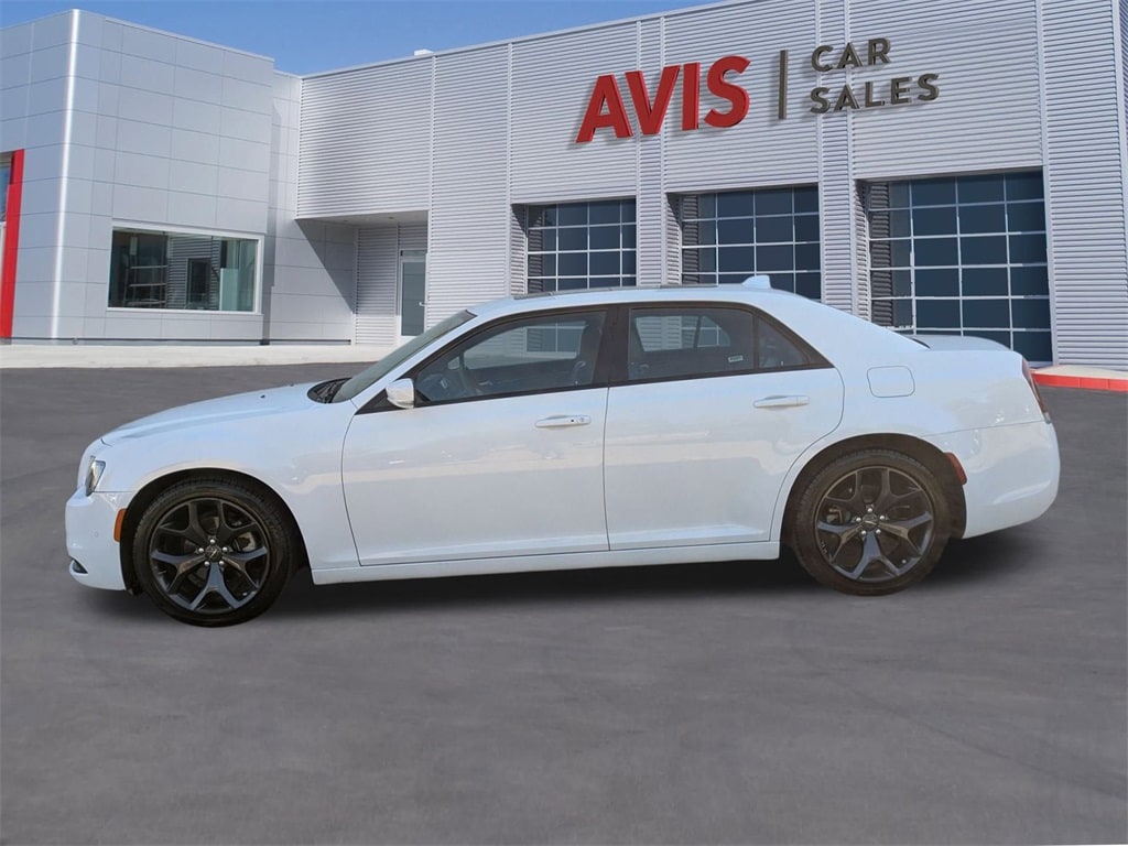 Thumbnail: 2023 Chrysler 300 - 10