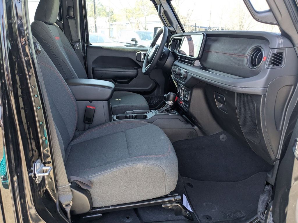 Thumbnail: 2025 Jeep Wrangler - 29