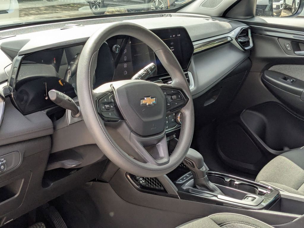 Thumbnail: 2025 Chevrolet TrailBlazer - 11