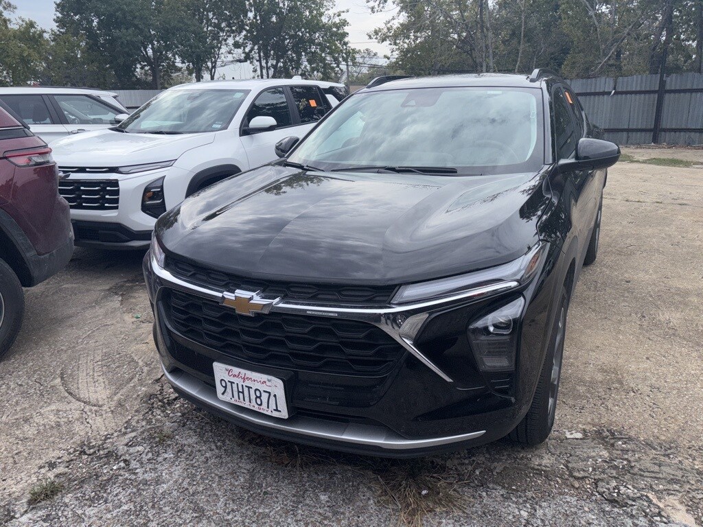 Certified 2025 Chevrolet Trax LT SUV