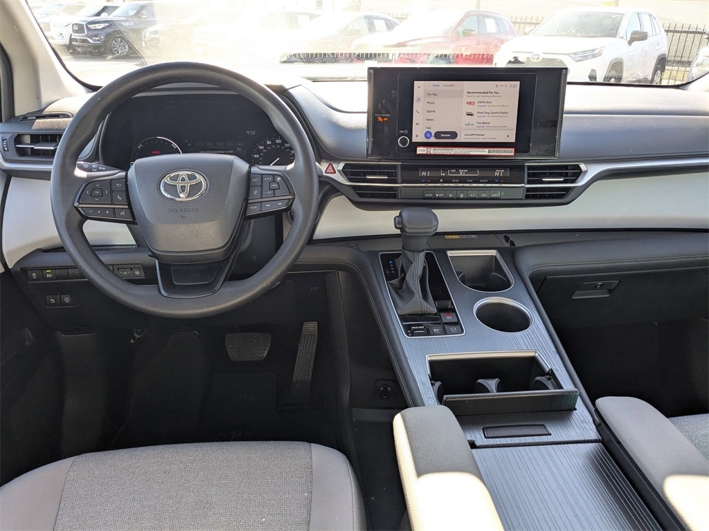 Thumbnail: 2025 Toyota Sienna - 24