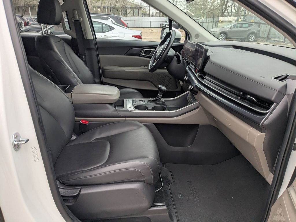 Thumbnail: 2025 Kia Carnival - 29