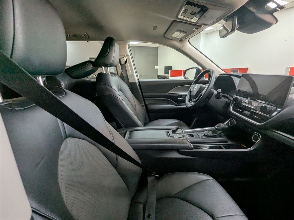 Thumbnail: 2025 Toyota Grand Highlander - 17