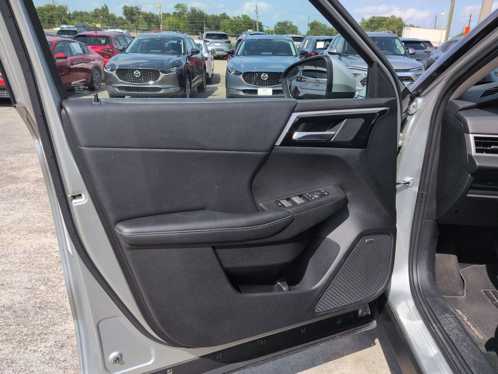 Thumbnail: 2025 Mitsubishi Outlander - 11