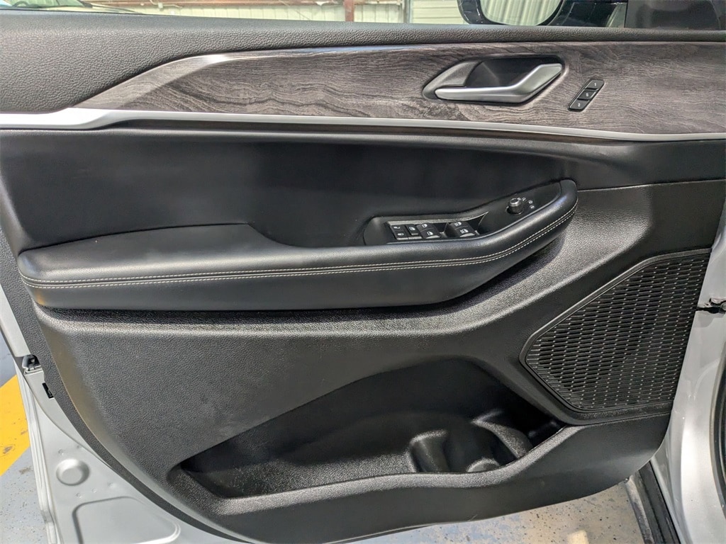 Thumbnail: 2024 Jeep Grand Cherokee L - 11