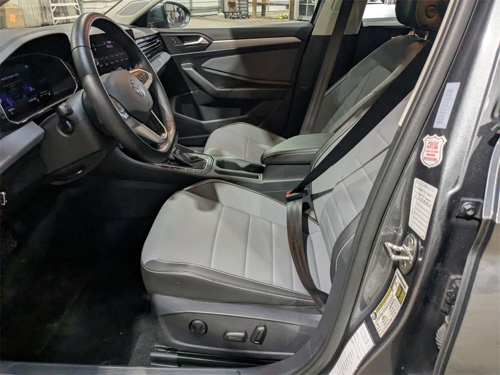 Thumbnail: 2025 Volkswagen Jetta - 24