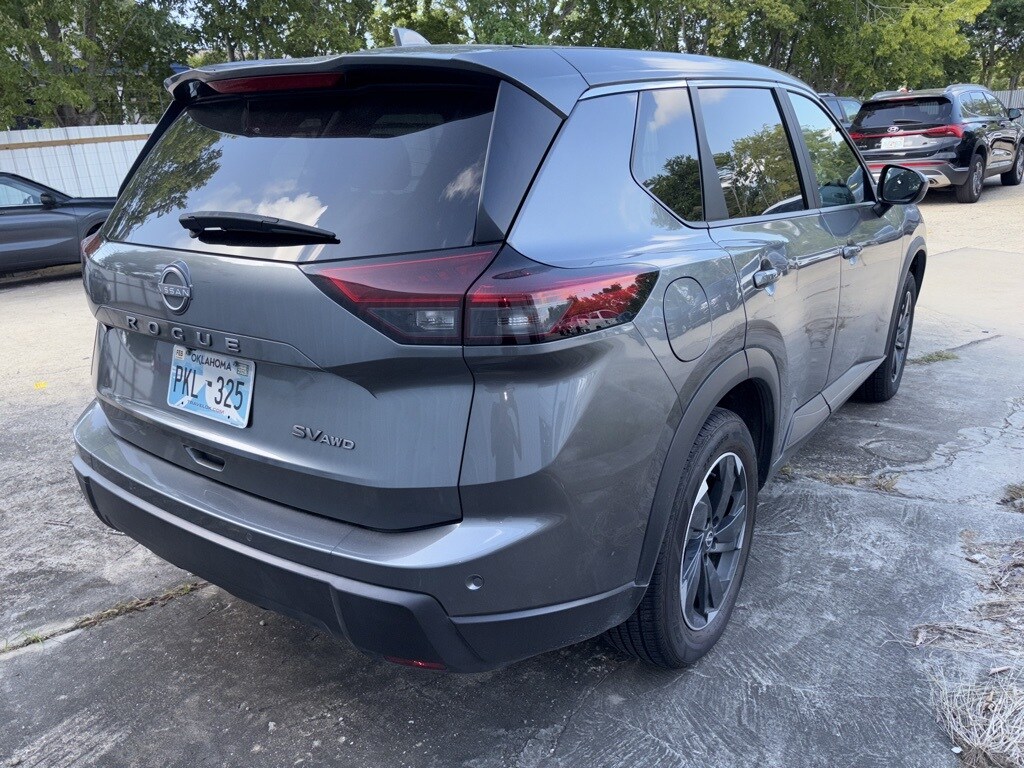 2024 Nissan Rogue SV photo 3