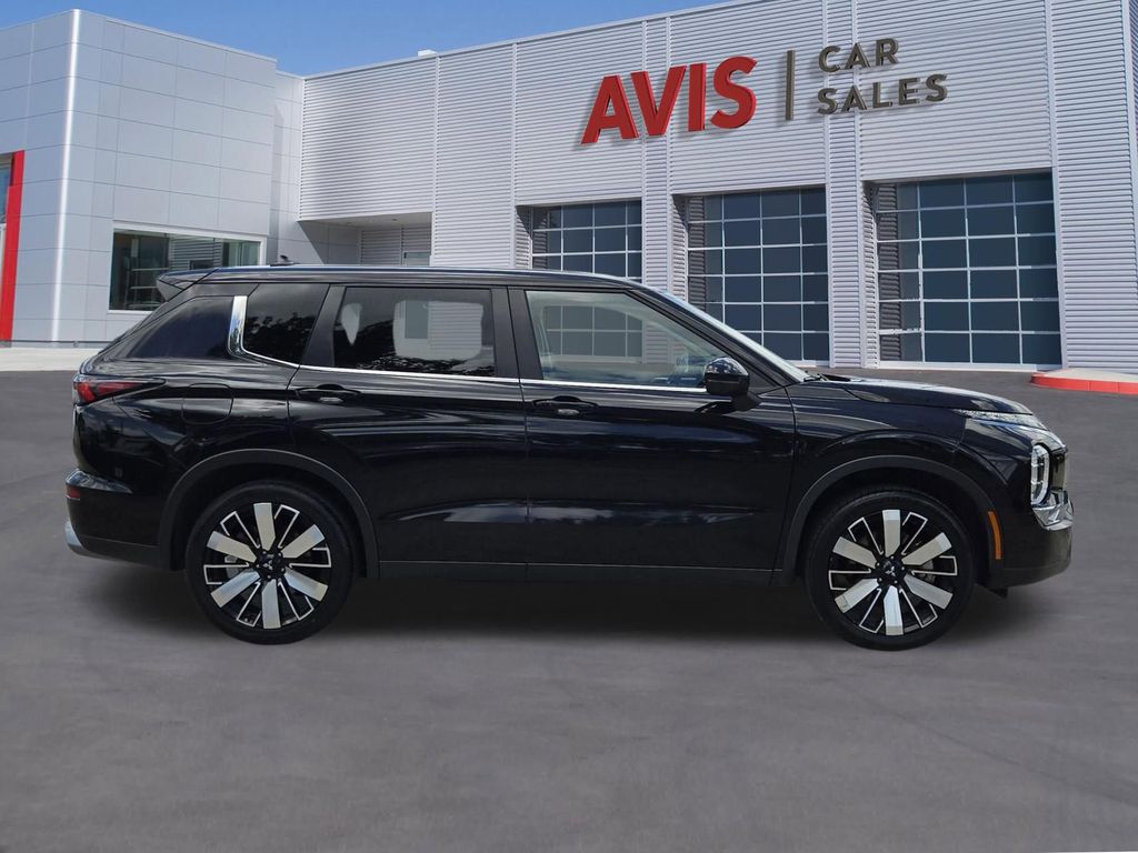 Thumbnail: 2025 Mitsubishi Outlander - 5