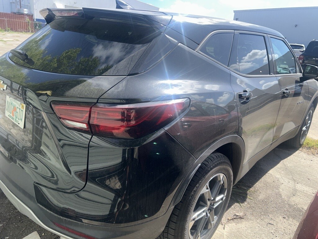 Thumbnail: 2023 Chevrolet Blazer - 4