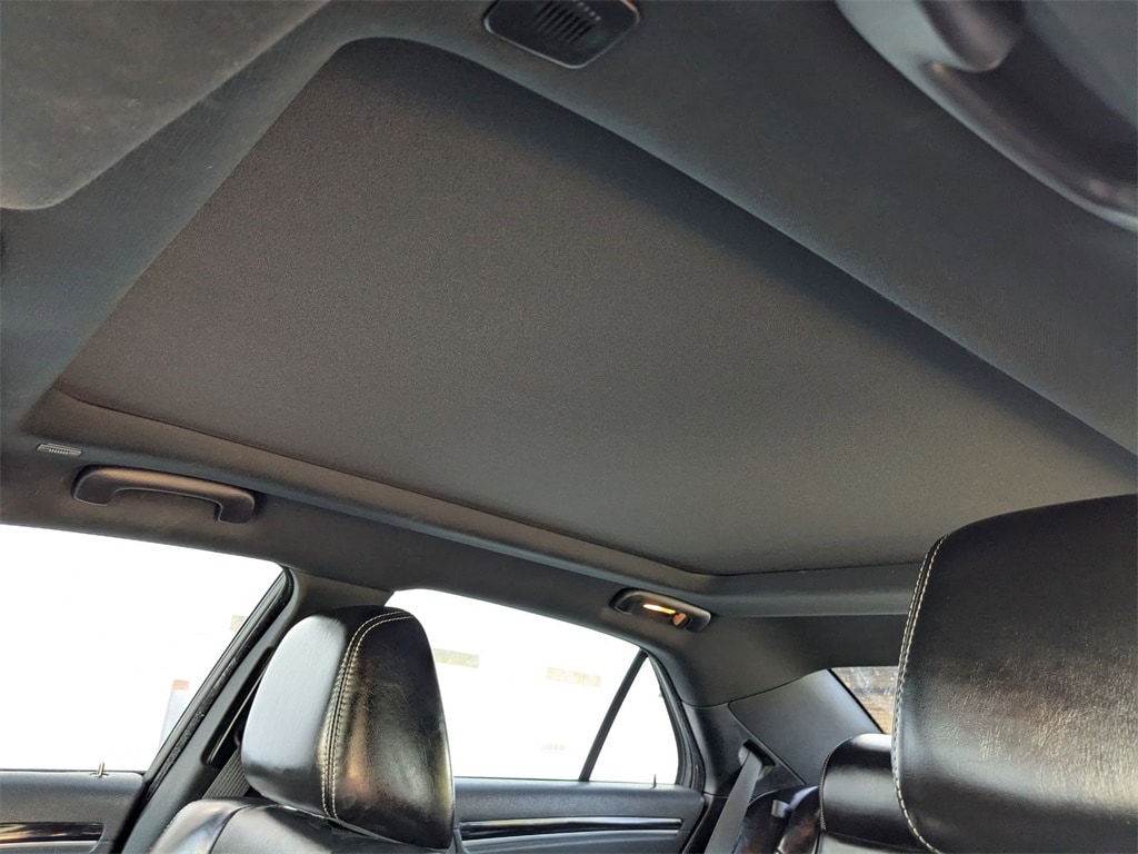 Thumbnail: 2023 Chrysler 300 - 25