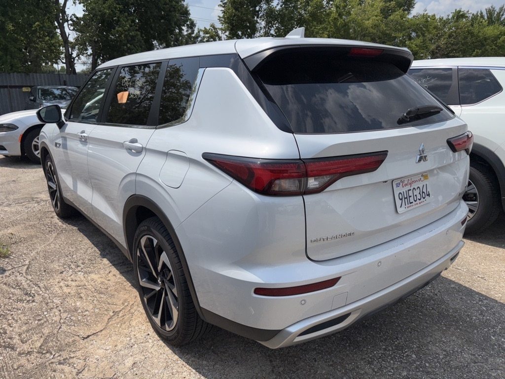 Thumbnail: 2023 Mitsubishi Outlander - 6