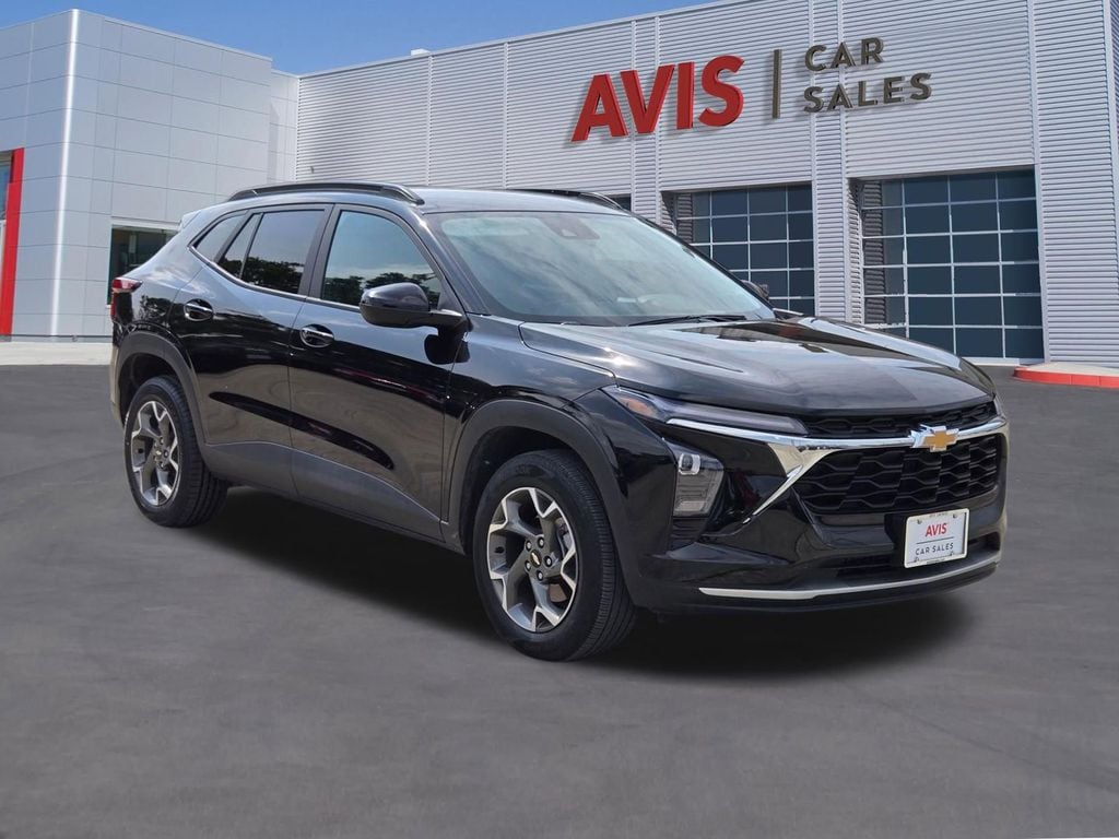 Thumbnail: 2025 Chevrolet Trax - 3
