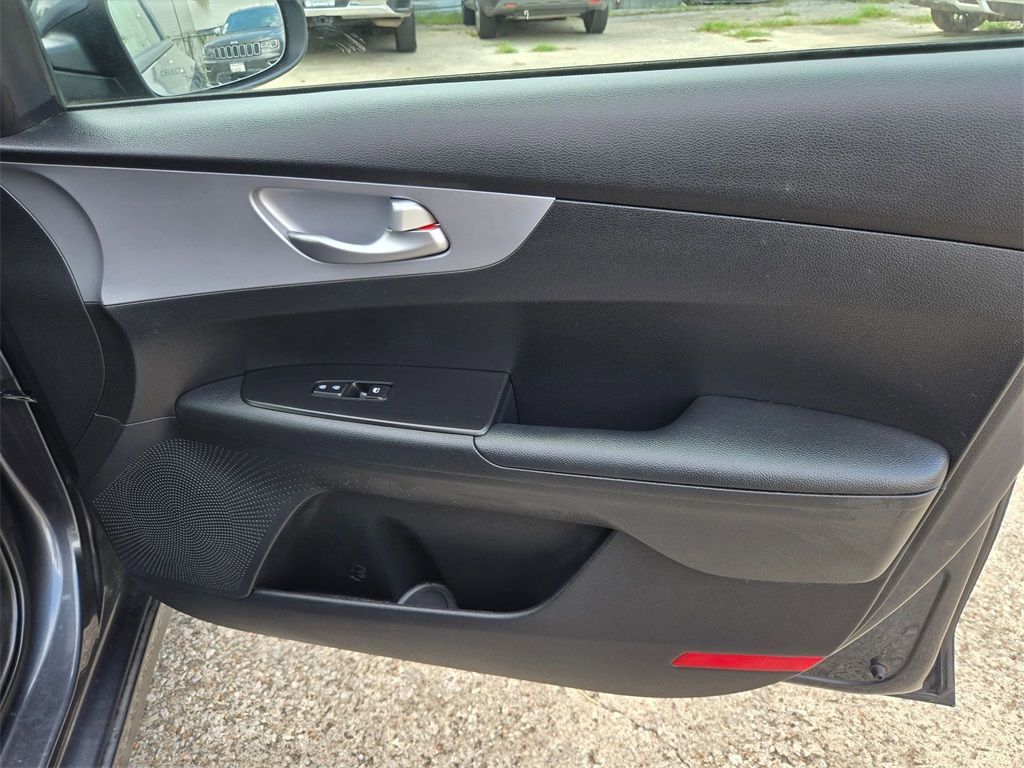 Thumbnail: 2024 Kia Forte - 32