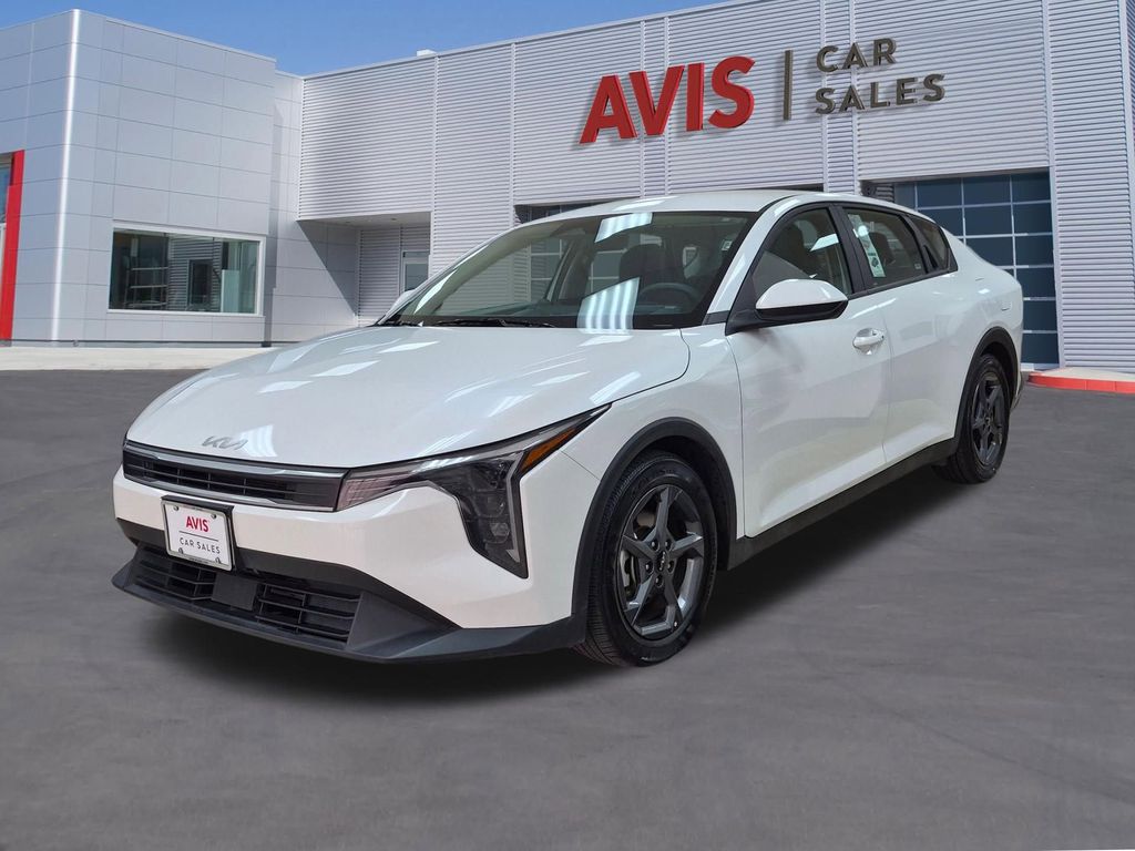 2025 Kia K4 LXS AT's photo